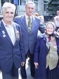 Шептицкий Казимир и его
      отец и мать.
